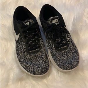 Nike flex contact tennis shoes